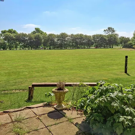 2 Bedroom Stunning In *