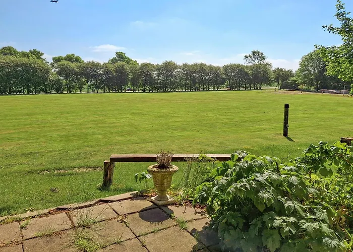 2 Bedroom Stunning In *